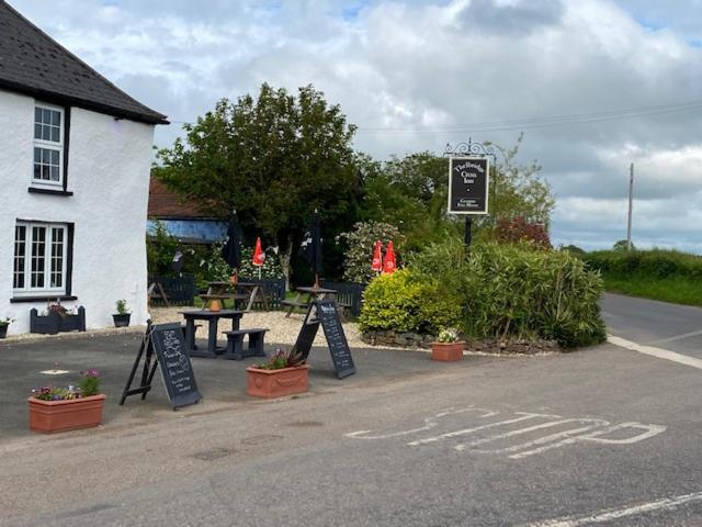 The Thelbridge Cross Inn كرديتون المظهر الخارجي الصورة